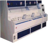 The LoEx wet process bench is designed using computer modelling of airflow patterns through the cross-sectional profile