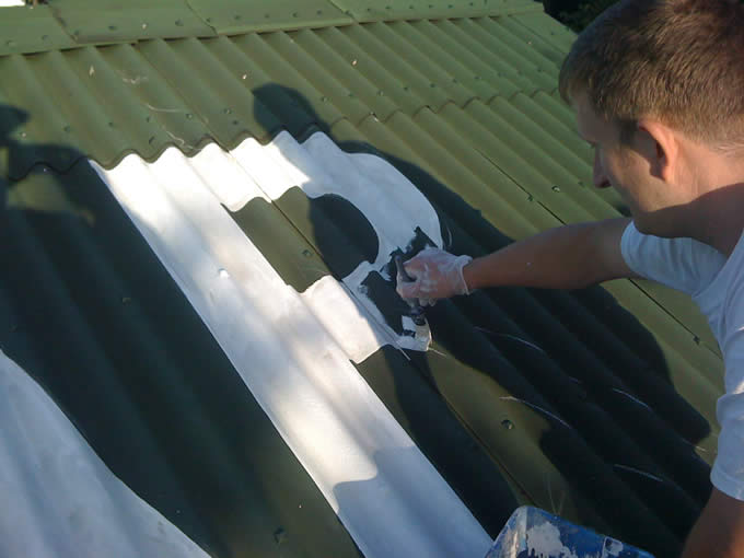 signwriter lettering a roof