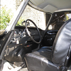 The Citroen DS 23ie's driver's position